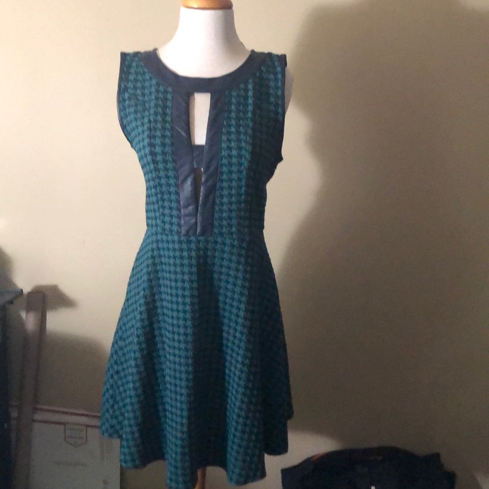 Green and Navy Houndstooth Fit and Flare Dress - Picture 6 of 6
